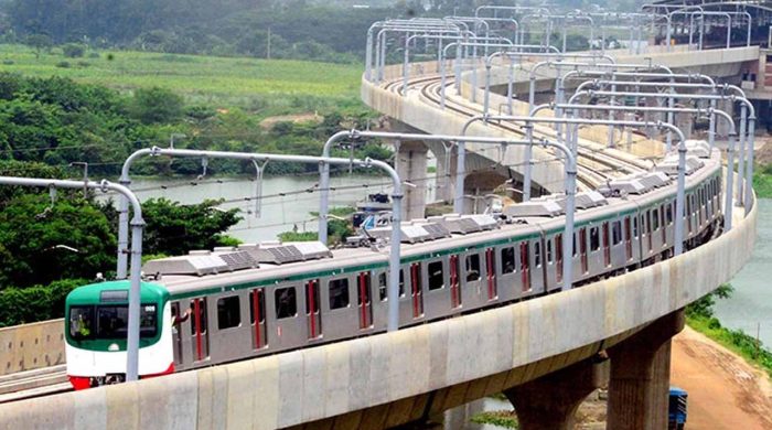 ২৩ ঘণ্টা পর পুরোদমে চালু মেট্রোরেল