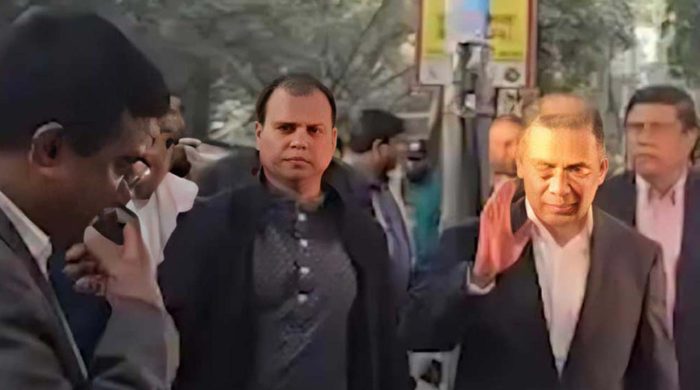 পায়ে হেঁটে বাসা থেকে অফিসে গেলেন তারেক রহমান