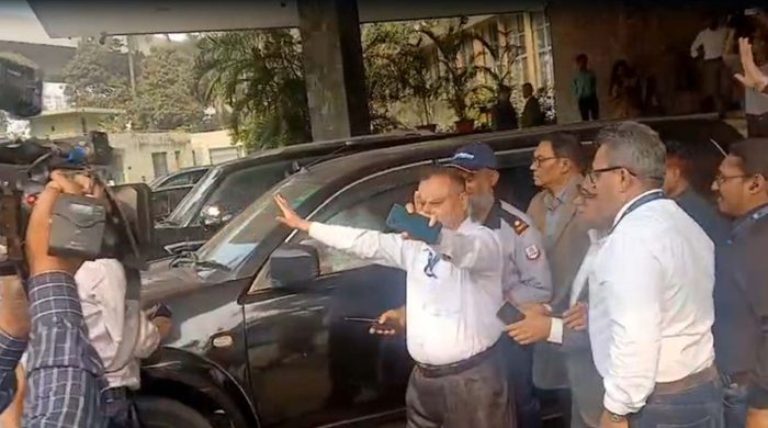 আহসান মনসুর বেরিয়ে যাওয়ার পর বের করে দেওয়া হলো তার উপদেষ্টাকেও