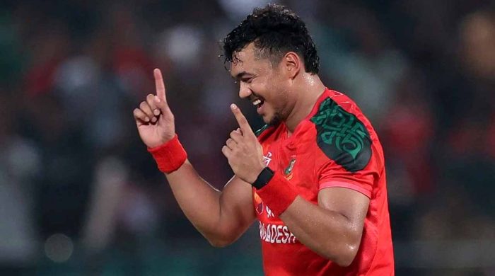 ১২ রানে ২ ওপেনারকে হারাল পাকিস্তান