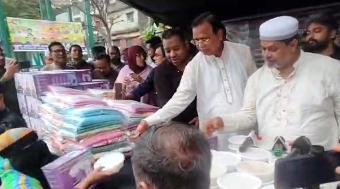 শহীদ জিয়ার শাহাদাত বার্ষিকীতে বংশালে মানবিক সহায়তা: মো. আব্দুর রহমানের বিশেষ উদ্যোগ।