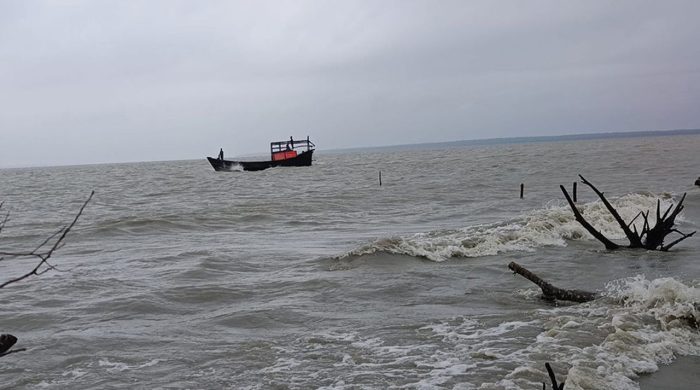 উত্তাল সাগর, সব সমুদ্রবন্দরে ৩ নম্বর সতর্ক সংকেত