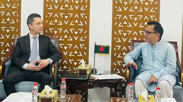 বাংলাদেশকে ‘কম দামে’ ইউরিয়া সার দিতে চায় রাশিয়া