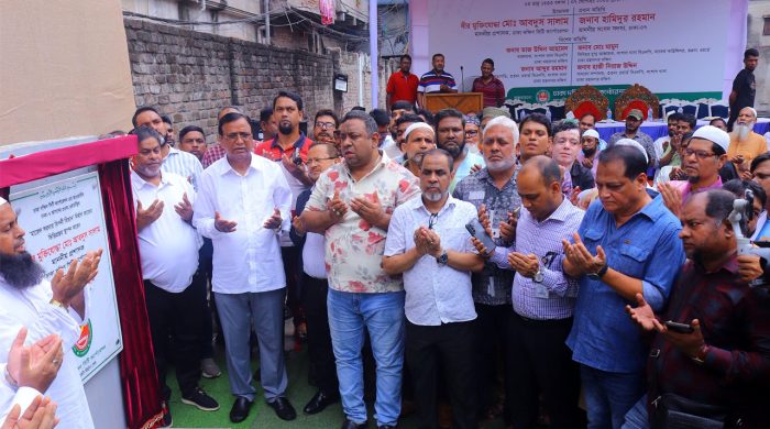 ৩৩ নম্বর ওয়ার্ডে ‘মাজেদ সরদার বিপণী বিতান’-এর ভিত্তিপ্রস্তর স্থাপন করলেন এমপি হামিদুর রহমান