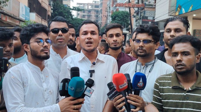 দেশজুড়ে নাশকতা, ককটেল বিস্ফোরণ ও অরাজকতার প্রতিবাদে রাজধানীর মিরপুরে বিক্ষোভ সমাবেশ অনুষ্ঠিত হয়েছে।