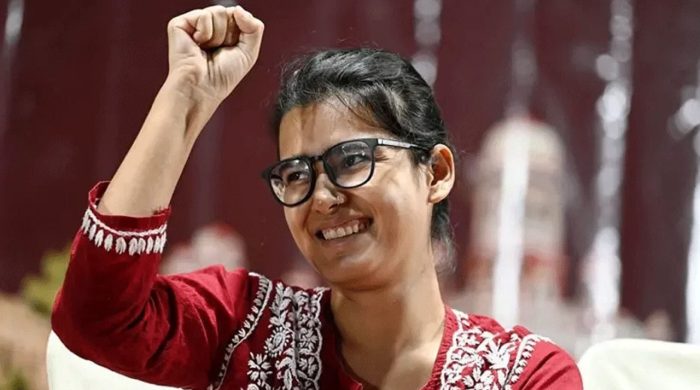 বিজেপি সমর্থক পরিবার, বামপন্থি নেহার মধ্যে মতপার্থক্য